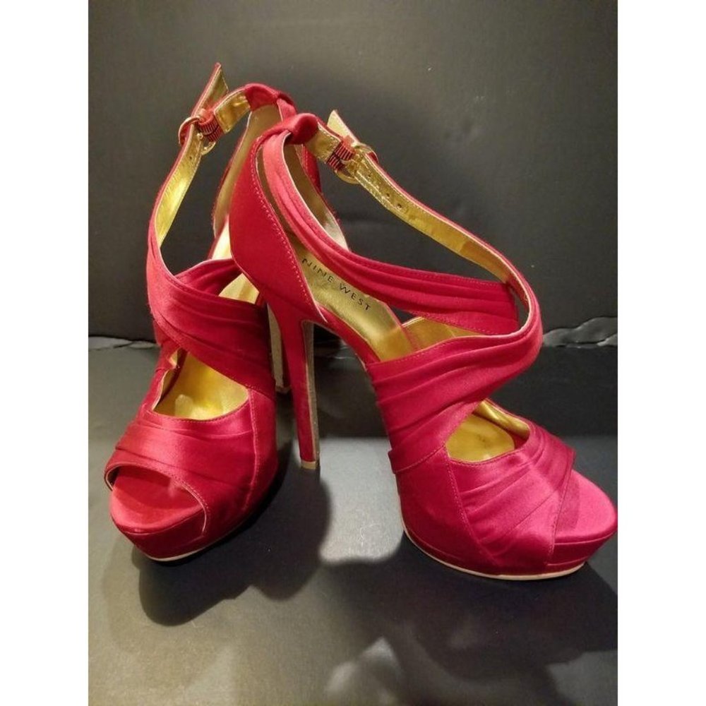 Nine West 7 F red high heels  peep toe